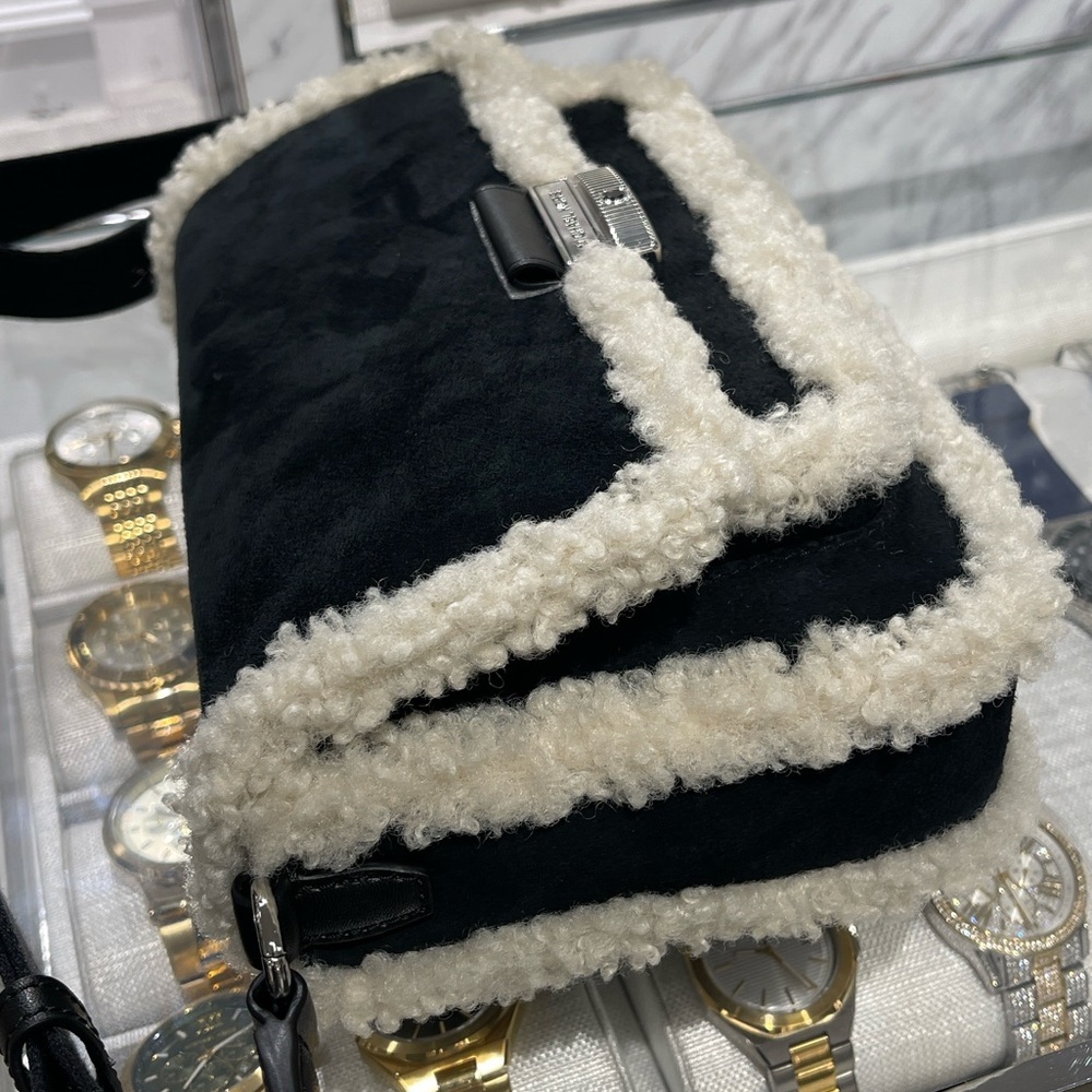 MICHAEL KORS Bradshaw Medium Suede and Faux Shearling Messenger Bag
Black 
NWT - Picture 5 of 16